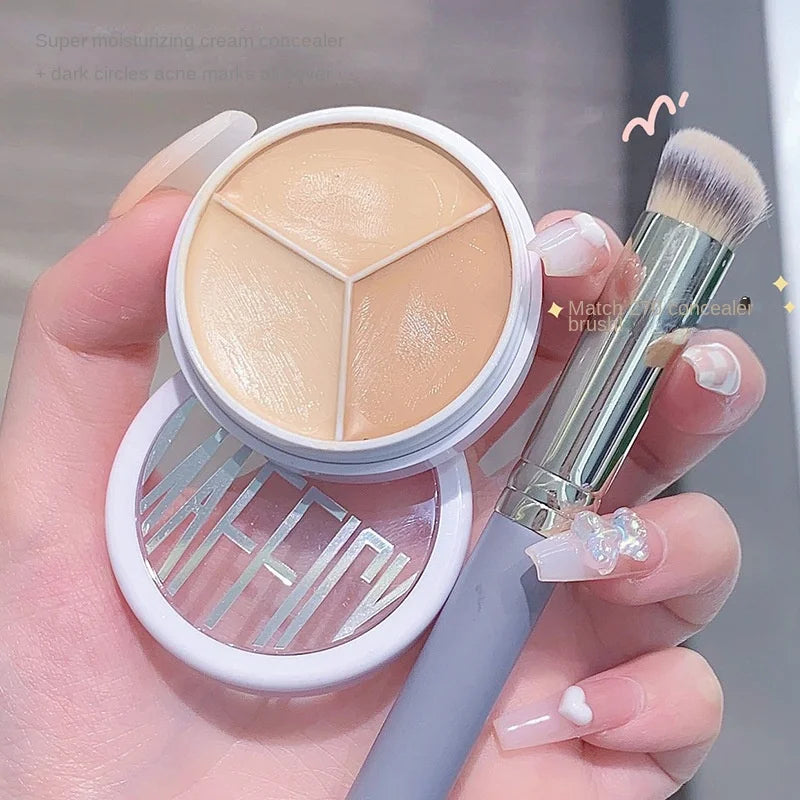 3-Color Concealer Palette Professionally Covers Dark Circles Around Eyes and Face